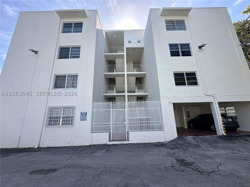 2 bedroom Condominium at 755 SW 6th St 10, 755 Bldg Condo, Miami — photo 2