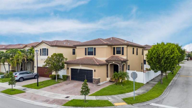 3 bedroom SingleFamilyResidence at 8788 W 35th Ct, Bellagio, Hialeah — photo 2