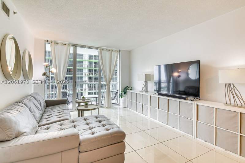 1 bedroom Condominium at 1750 N Bayshore Dr 1909, Opera Tower Condo, Miami — photo 2