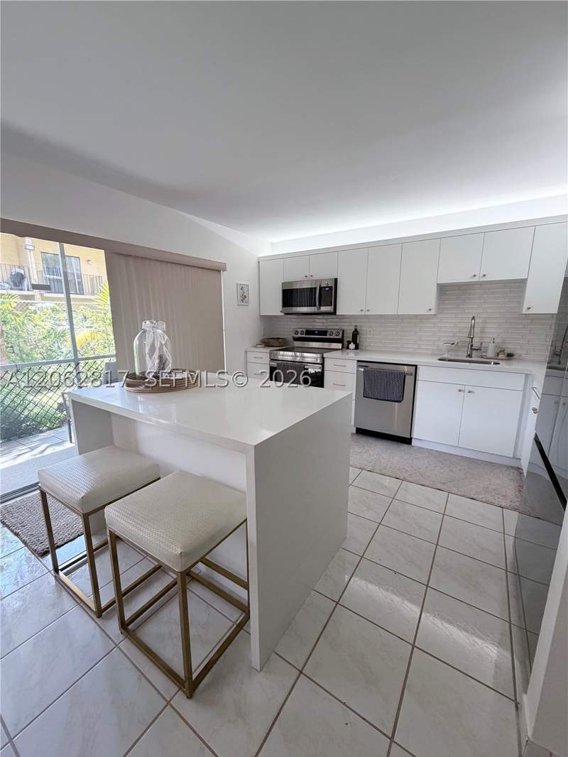 2 bedroom Condominium at 17000 NW 67th Ave 112, Country Lane Condo #1, Hialeah — photo 4
