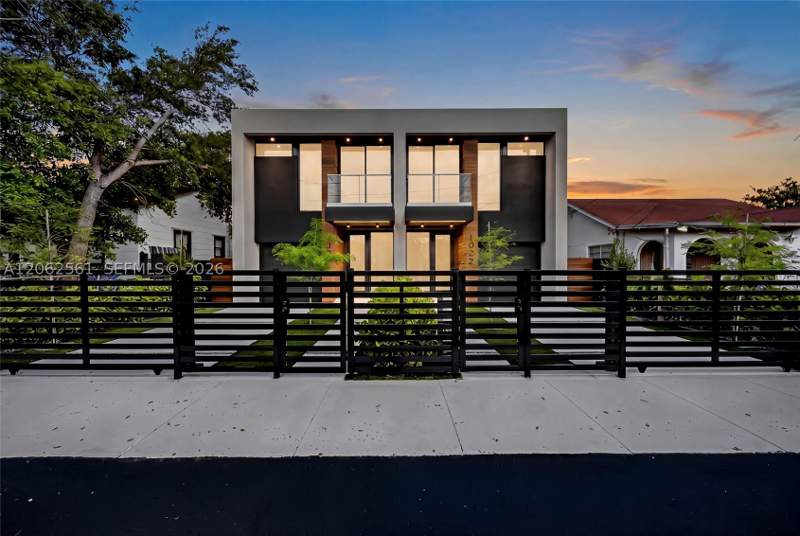 3 bedroom Townhouse at 1034 SW 11th Ave, Lawrence Est Land Cos Sub, Miami — photo 2