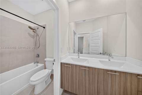 4745 NW 83rd Pkwy, Doral FL - photo 23 of 44