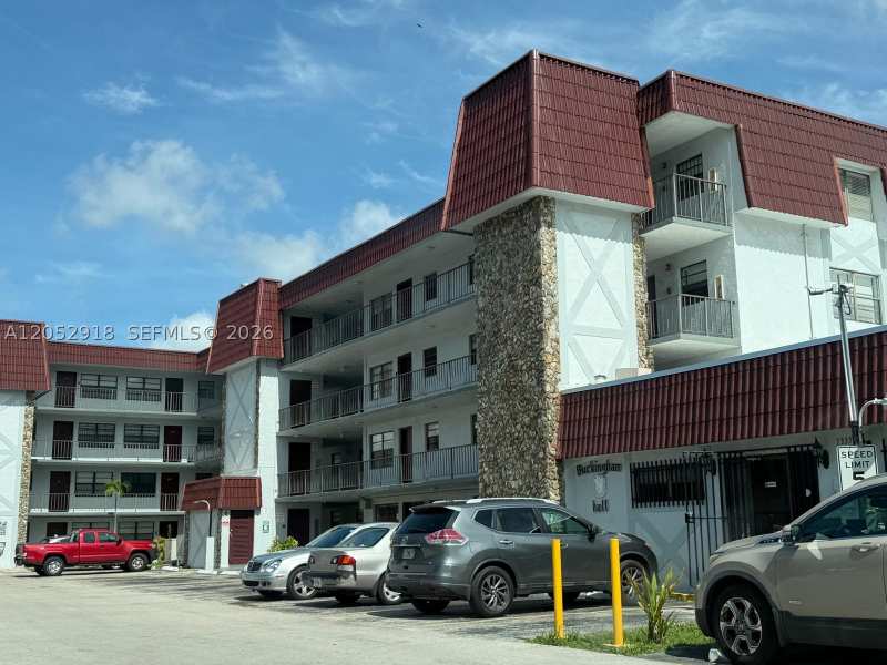 2 bedroom Condominium at 1335 W 68th St 204, Kings Cove Condo, Hialeah — photo 1