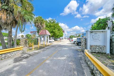 1335 W 68th St 204, Hialeah FL - photo 10 of 35