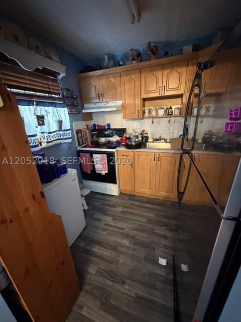 1335 W 68th St 204, Hialeah FL - photo 7 of 35