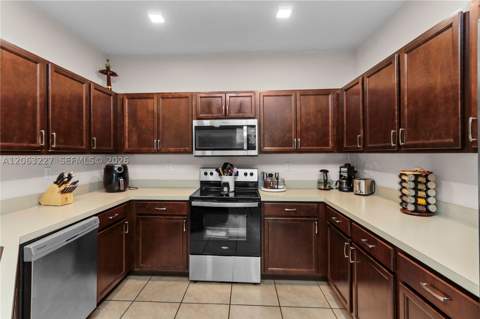 24303 SW 118th Ave, Homestead FL - photo 8 of 41