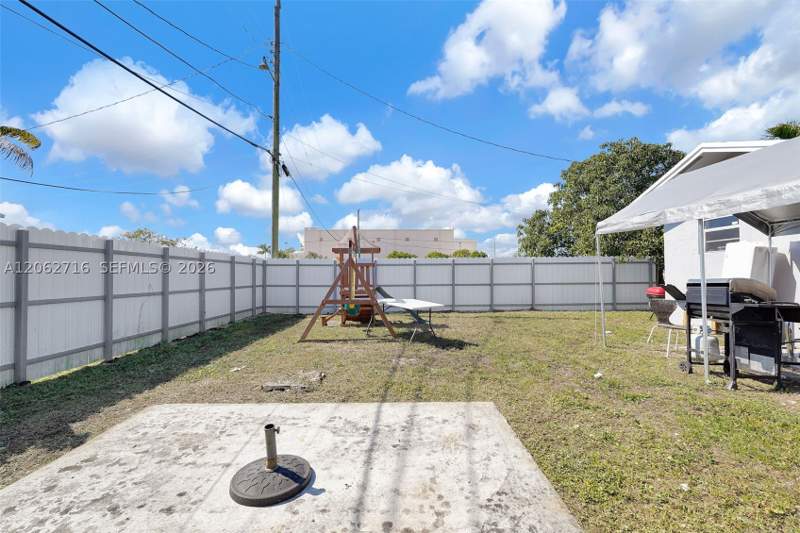 3 bedroom SingleFamilyResidence at 3280 NW 213th Ter, Liberty Gardens, Miami Gardens — photo 4