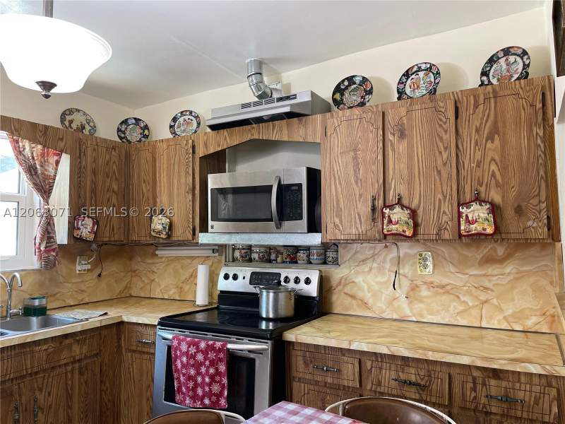 3 bedroom SingleFamilyResidence at 1085 NW 26th St, Bon Aire, Miami — photo 5