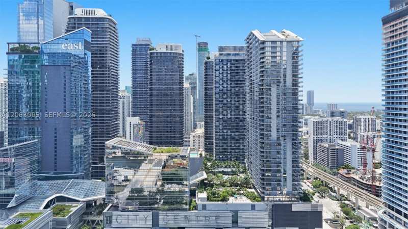 1 bedroom Condominium at 88 SW 7th St 2307, Rise Condo, Miami — photo 1