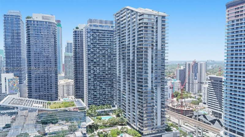 1 bedroom Condominium at 88 SW 7th St 2307, Rise Condo, Miami — photo 2