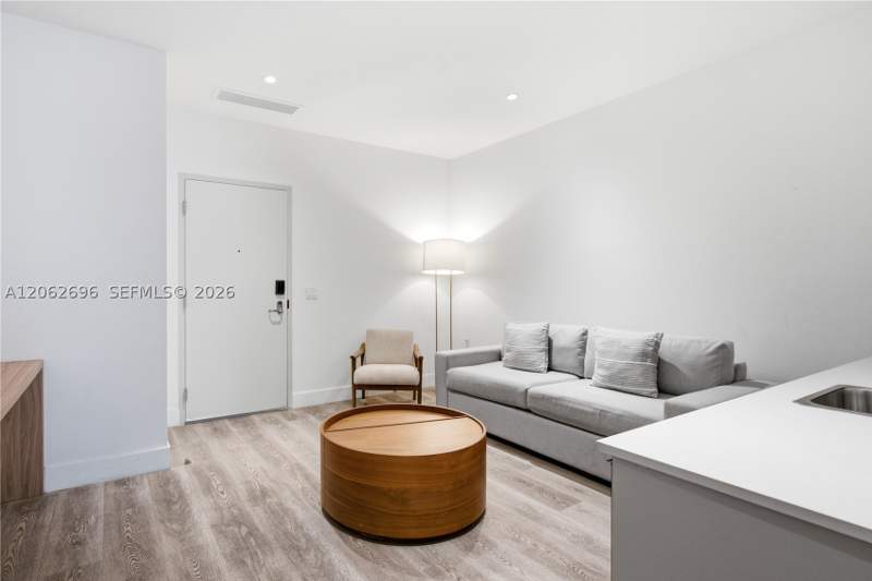 1 bedroom Condominium at 229 SW 9th St 405, City Of Miami South, Miami — photo 3