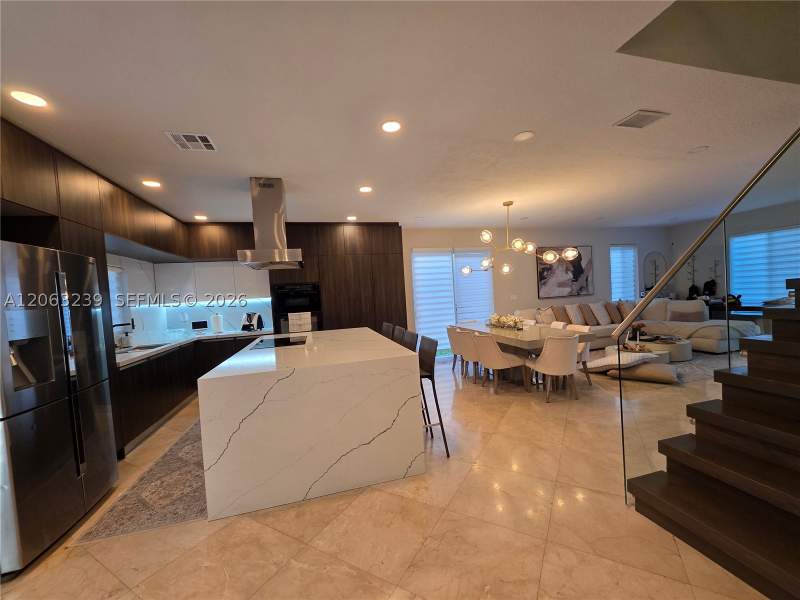 5 bedroom SingleFamilyResidence at 10797 NW 73rd Ter, Doral Isles St Croix, Doral — photo 4