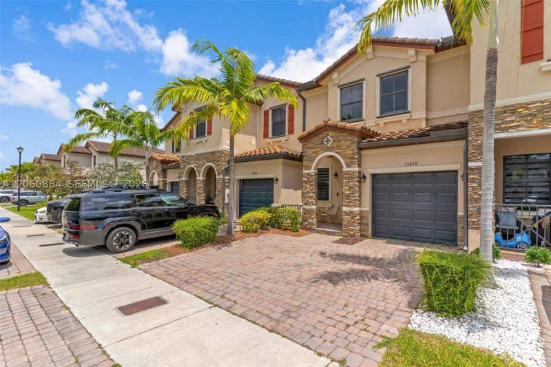 3 bedroom Townhouse at 11429 SW 253rd St, Coco Palm Estates, Homestead — photo 2