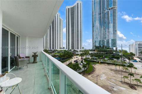 100 Bayview Dr 709, Sunny Isles Beach FL - photo 11 of 29