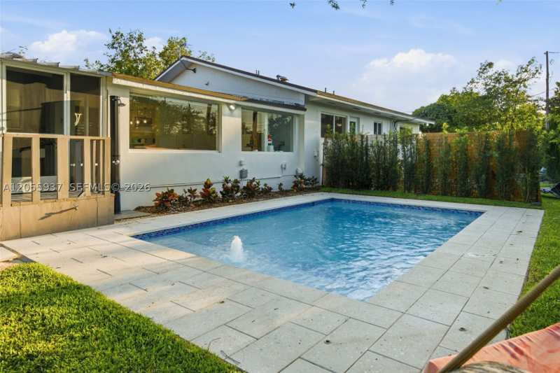 5 bedroom SingleFamilyResidence at 10795 SW 34th St, University Park, Miami — photo 1
