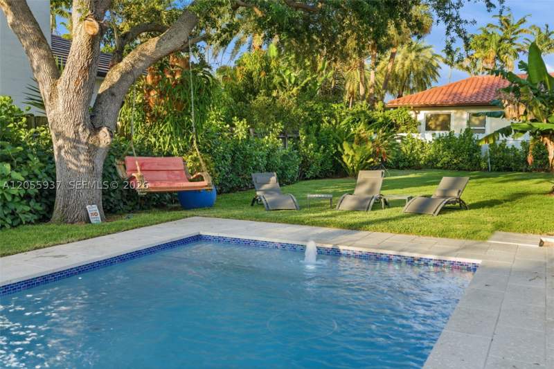 5 bedroom SingleFamilyResidence at 10795 SW 34th St, University Park, Miami — photo 2