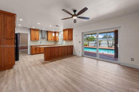 8331 SW 156th St, Palmetto Bay FL - photo 9 of 28