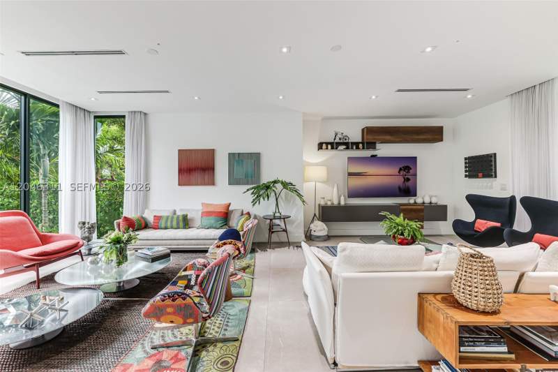 5 bedroom SingleFamilyResidence at 445 Ridgewood Rd, Tropical Isle Homes Sub 1, Key Biscayne — photo 4