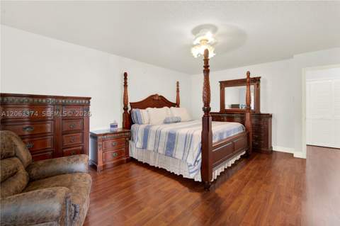 10825 SW 91st Ln, Miami FL - photo 11 of 47