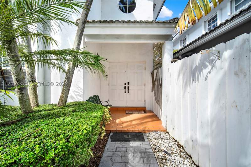 4 bedroom SingleFamilyResidence at 10825 SW 91st Ln, Kendall Grove Cluster Hom, Miami — photo 3