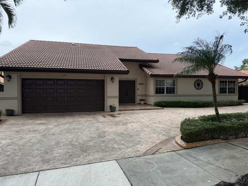 4 bedroom SingleFamilyResidence at 16820 NW 80th Court, Royal Oaks, Hialeah — photo 1