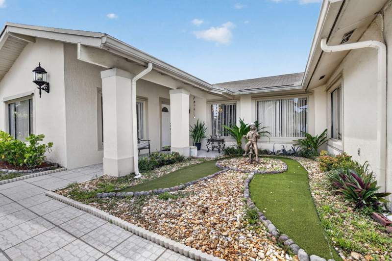 4 bedroom SingleFamilyResidence at 910 NE 205th Street, Sky Lake Homes, Miami — photo 5