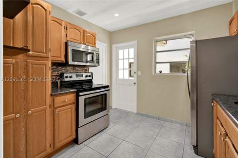 1015 Cortez St, Coral Gables FL - photo 8 of 66