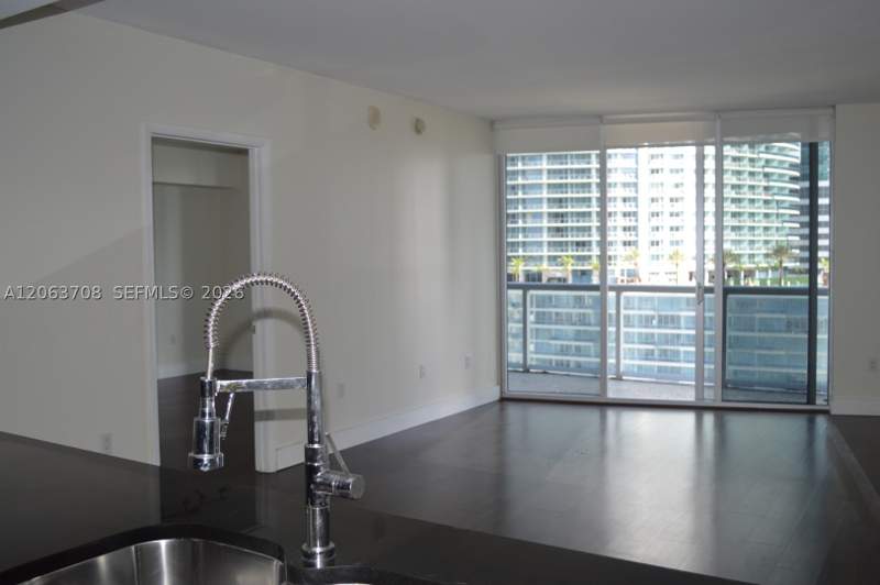 1 bedroom Condominium at 475 Brickell Ave 1814, Iconbrickell Condo No 1, Miami — photo 4