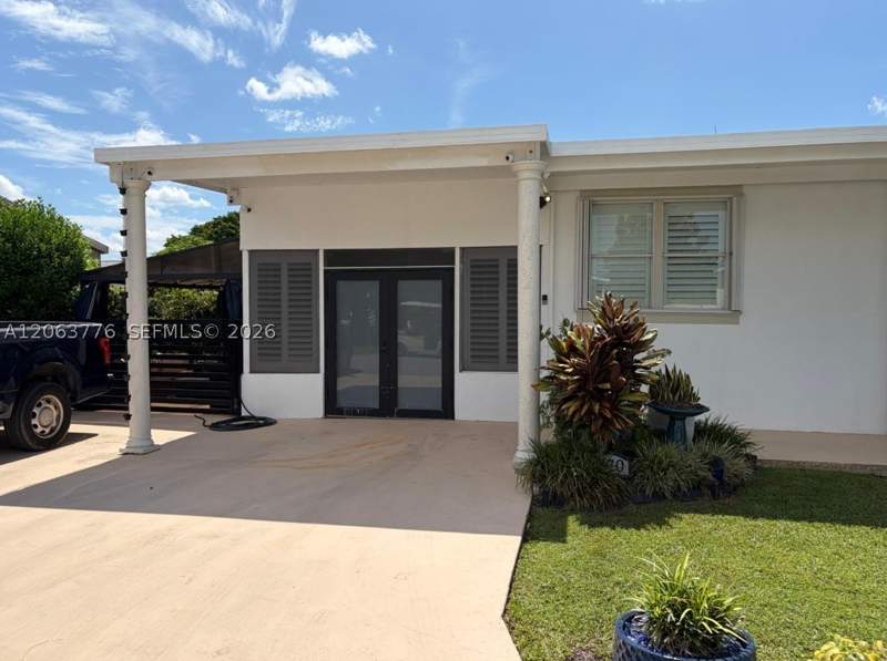 3 bedroom MobileHome at 19800 SW 180 ave unit 570, Americana Village Condo, Miami — photo 3