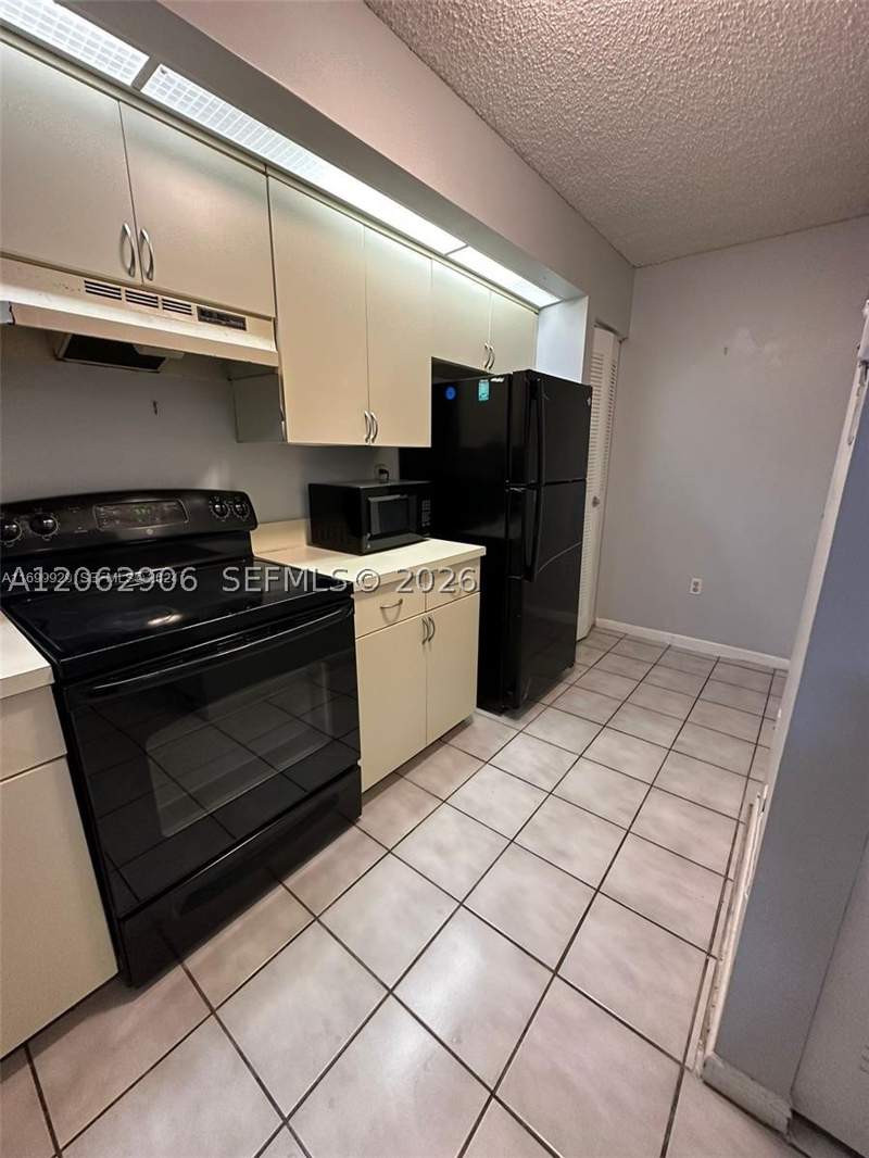1 bedroom Condominium at 8600 SW 212th St 105, Le Club At Old Cutler Con, Cutler Bay — photo 3