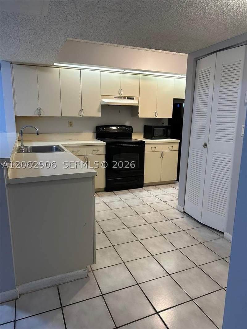 1 bedroom Condominium at 8600 SW 212th St 105, Le Club At Old Cutler Con, Cutler Bay — photo 4