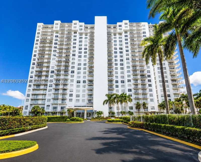 1 bedroom Condominium at 2801 NE 183rd St 508W, Admirals Port Condo West, Aventura — photo 1