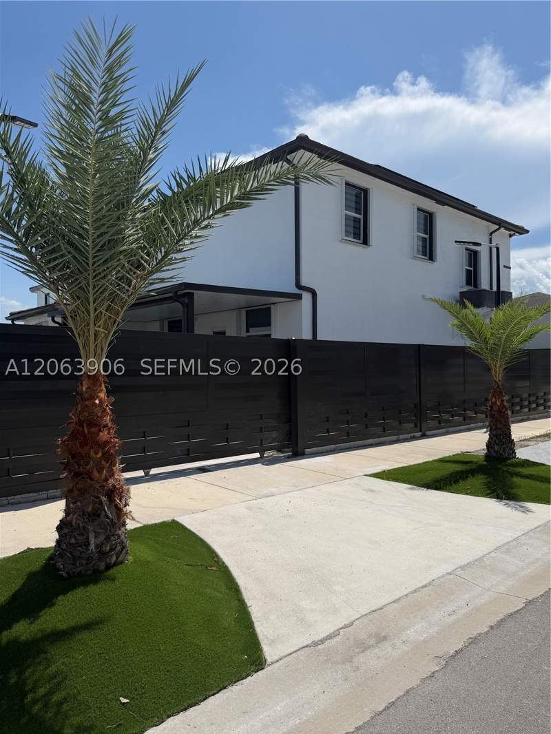 4 bedroom SingleFamilyResidence at 18435 SW 136th Ave, Caple Farms North, Miami — photo 3