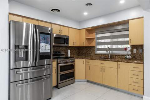 1211 NW 179th St, Miami Gardens FL - photo 11 of 31