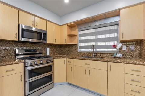 1211 NW 179th St, Miami Gardens FL - photo 12 of 31