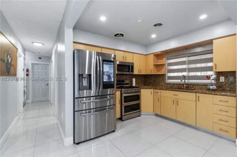 1211 NW 179th St, Miami Gardens FL - photo 13 of 31