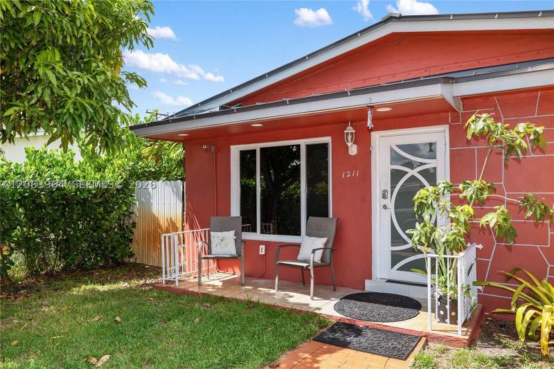 3 bedroom SingleFamilyResidence at 1211 NW 179th St, Scott Lake Manor Sec 3, Miami Gardens — photo 3