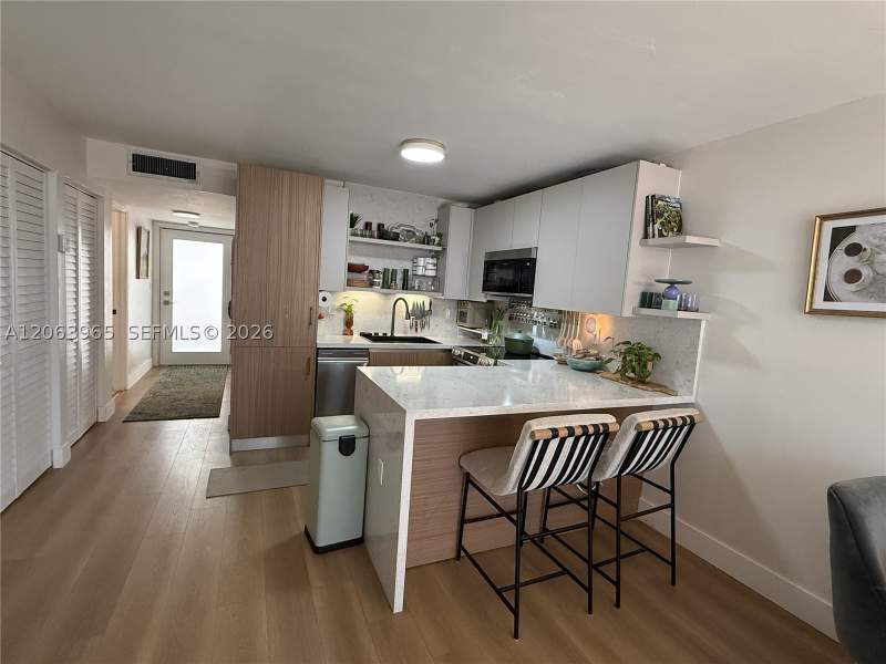 2 bedroom Condominium at 1666 West Ave 305, Belle View Sub, Miami Beach — photo 3