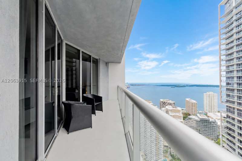 1 bedroom Condominium at 475 Brickell Ave 4511, Iconbrickell Condo No 1, Miami — photo 1