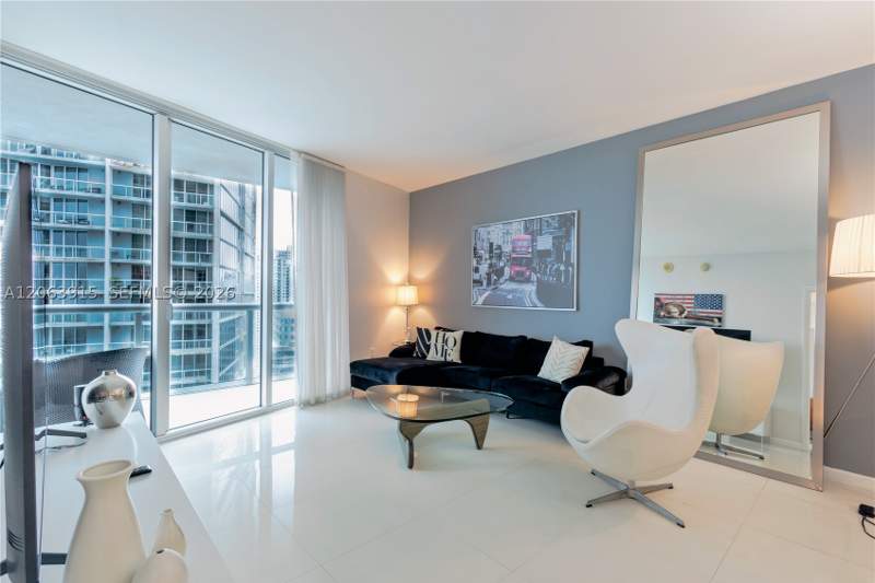 1 bedroom Condominium at 475 Brickell Ave 4511, Iconbrickell Condo No 1, Miami — photo 4