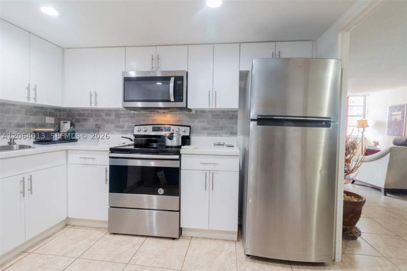 2 bedroom Condominium at 251 174th St 808, Winston Towers 200, Sunny Isles Beach — photo 2
