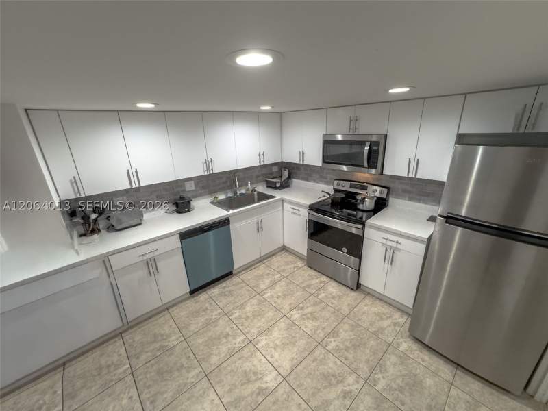 2 bedroom Condominium at 251 174th St 808, Winston Towers 200, Sunny Isles Beach — photo 3