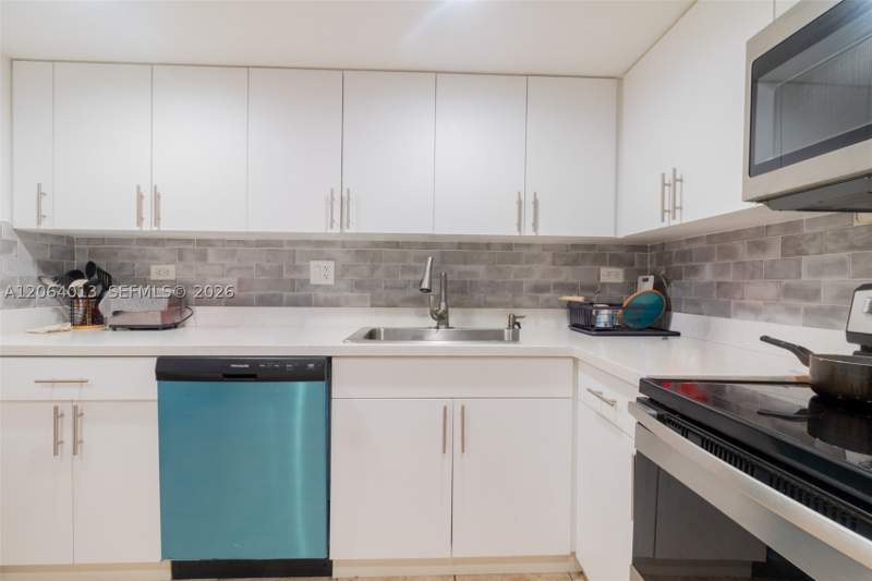 2 bedroom Condominium at 251 174th St 808, Winston Towers 200, Sunny Isles Beach — photo 4