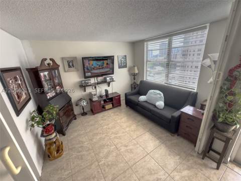 251 174th St 808, Sunny Isles Beach FL - photo 7 of 47