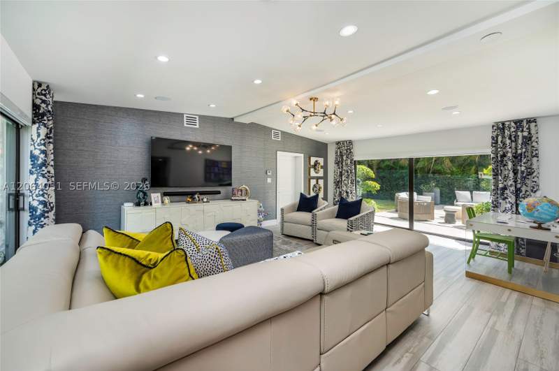 3 bedroom SingleFamilyResidence at 831 Cortez St, Coral Gables Granada Sec, Coral Gables — photo 3