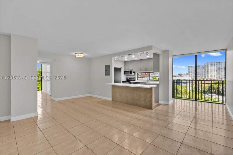 2 bedroom Condominium at 17021 N Bay Rd 705, Plaza Of Americas Condo P, Sunny Isles Beach — photo 4
