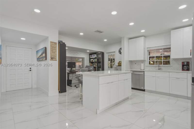 3 bedroom SingleFamilyResidence at 11621 NW 58th Pl, 4th Addn To Palm Springs, Hialeah — photo 2