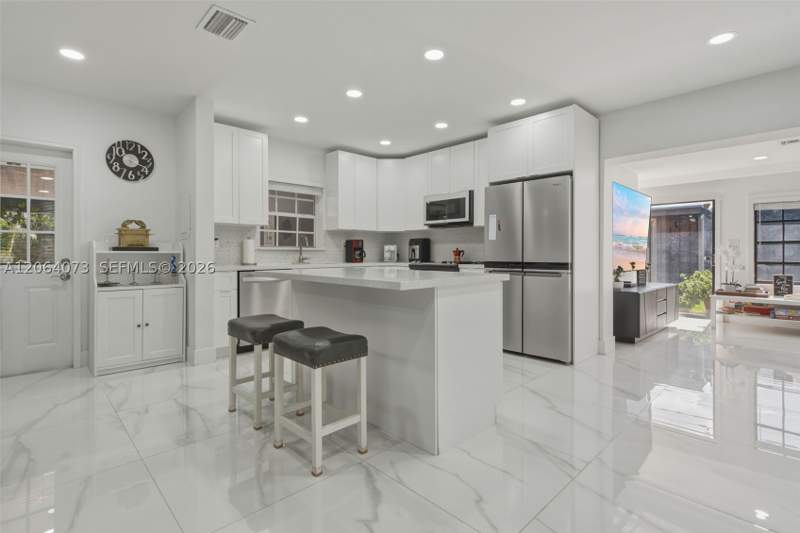 3 bedroom SingleFamilyResidence at 11621 NW 58th Pl, 4th Addn To Palm Springs, Hialeah — photo 3
