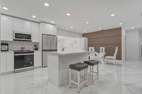 11621 NW 58th Pl, Hialeah FL - photo 6 of 26