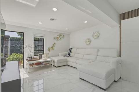 11621 NW 58th Pl, Hialeah FL - photo 7 of 26
